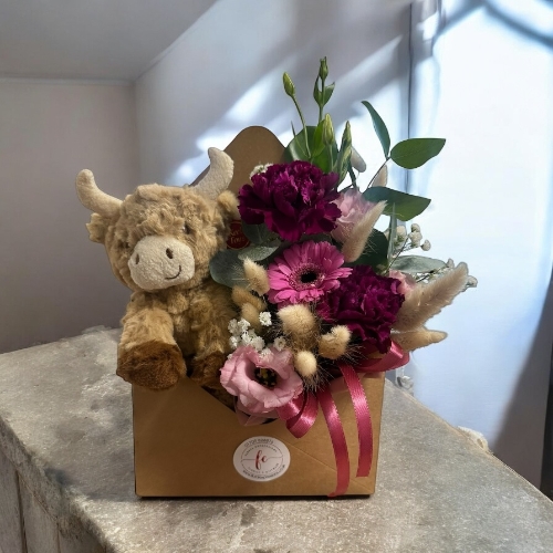 Mother Day Super Cute Highland Cow Floral Envelope Arrangement